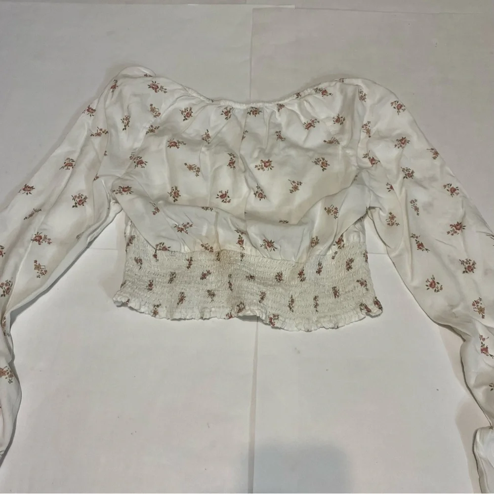 67. Hollister White Floral Blouse - Picture 7 of 7